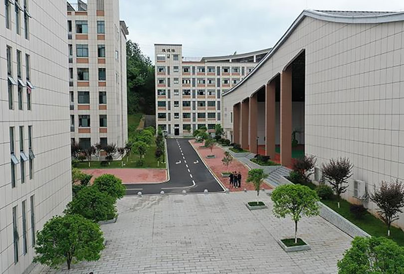 怀化市新晃恒雅高级中学