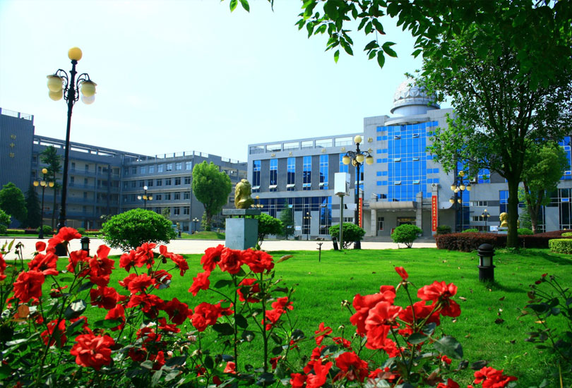 武冈市展辉学校