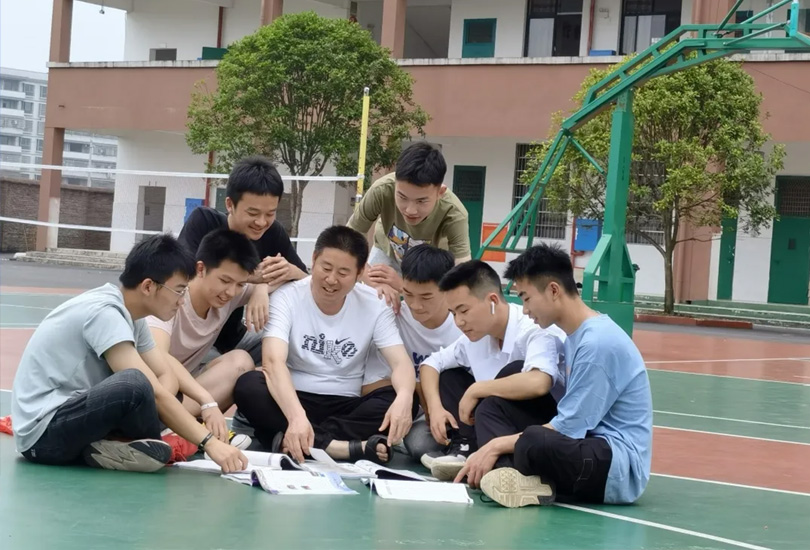 武冈市诚东高级中学